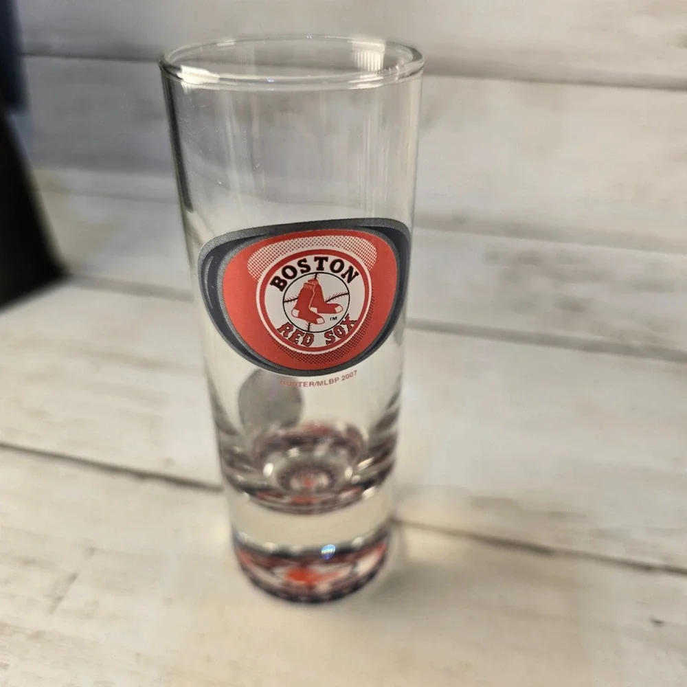 NWT Boston Red Sox MLB Gift Set 4 Shot Glasses and 4 Stadium Plastic‎ Authentic